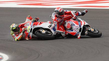 incidente con dovizioso in argentina sanzionato andrea iannone il pilota vastese della ducati partira tre posizioni in meno in griglia al prossimo gran premio delle americhe in texas