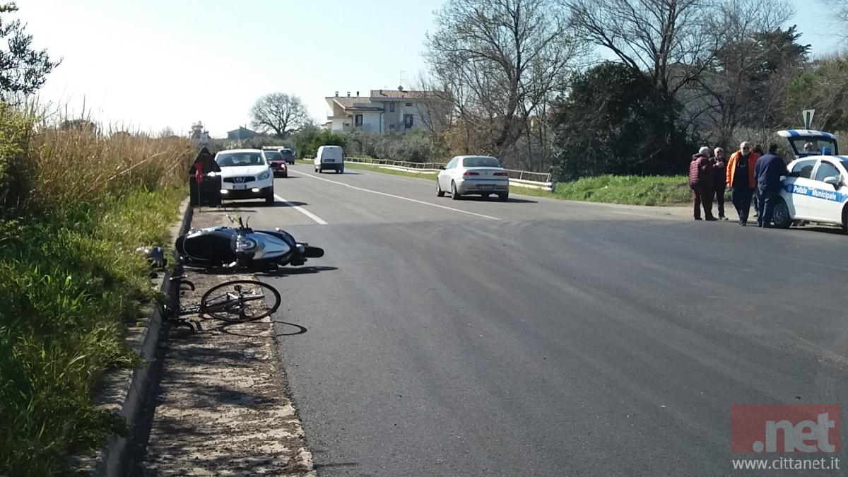 auto contro bicicletta traiettoria